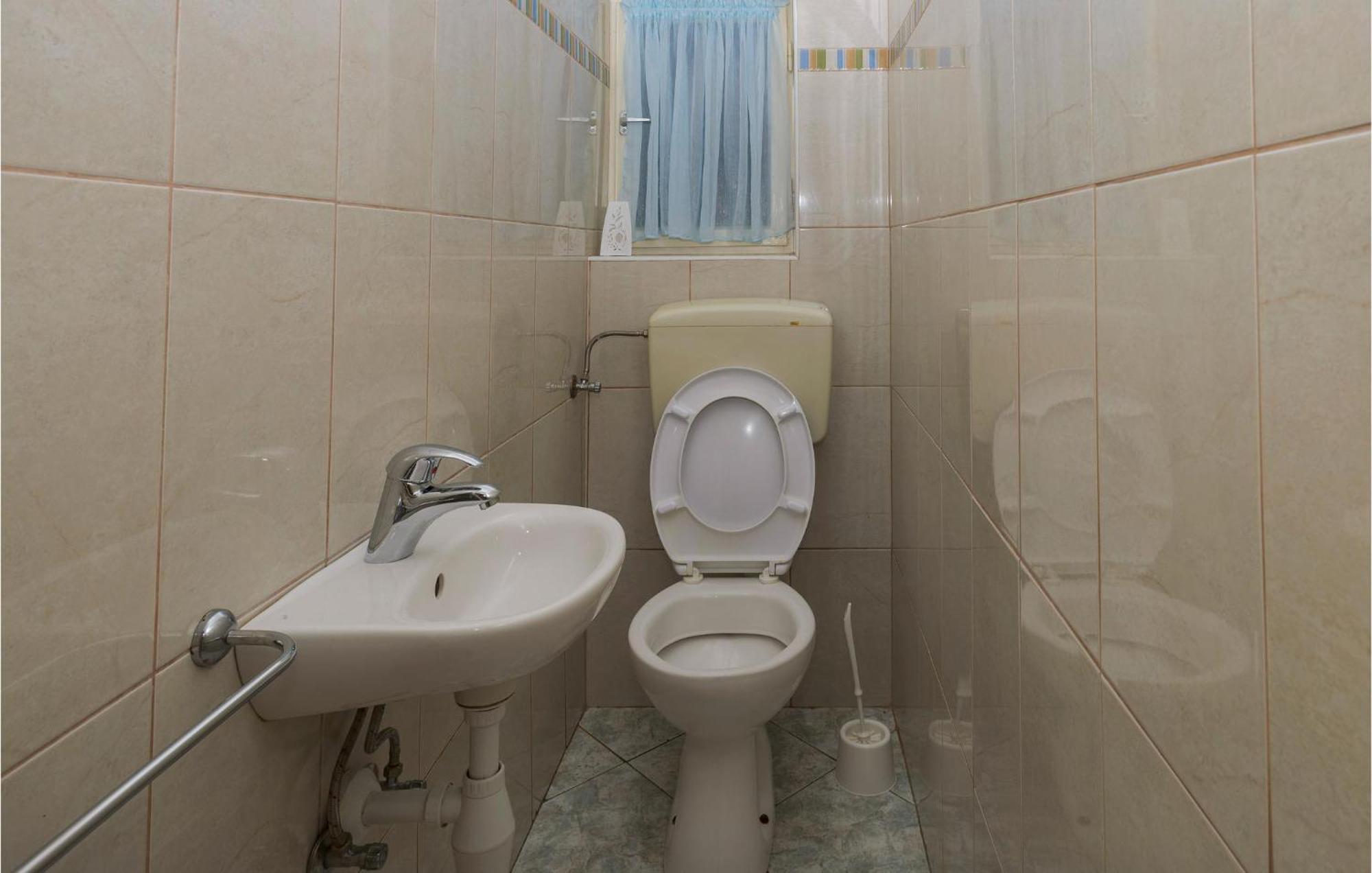 3 Bedroom Beautiful Apartment In Senj Сень Екстер'єр фото