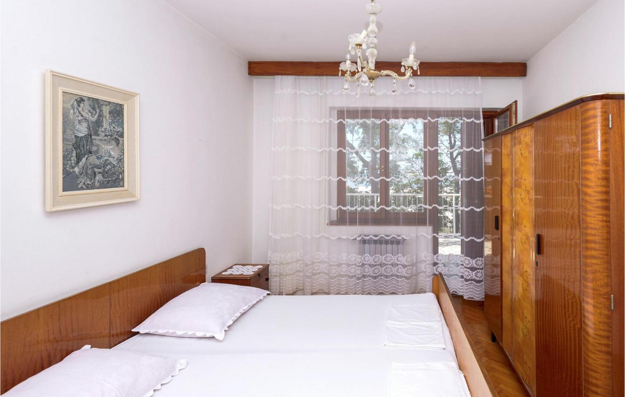 3 Bedroom Beautiful Apartment In Senj Сень Екстер'єр фото